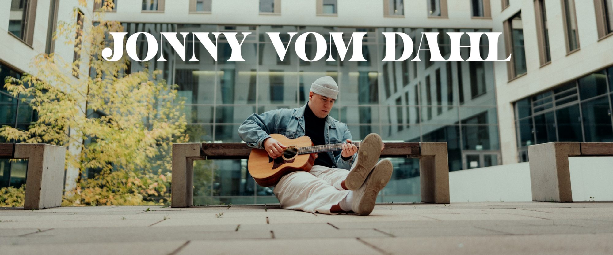 Jonny vom Dahl mit Gitarre